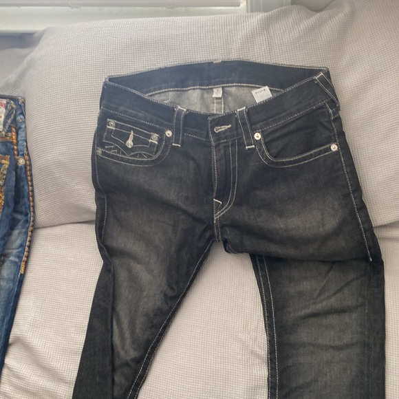 Read - Picture 2 of 3